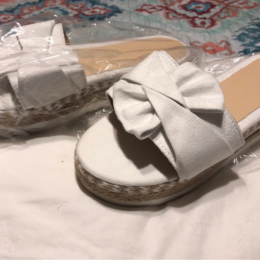 White Summer Sandal. Raccolta Carta
